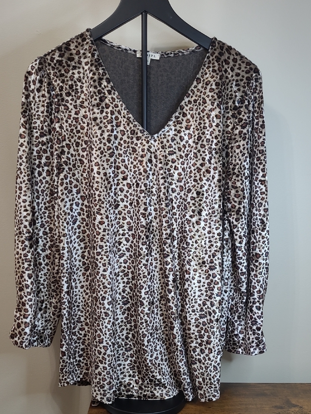 JODIFL Leopard Print V-Neck Velvet Blouse size Large